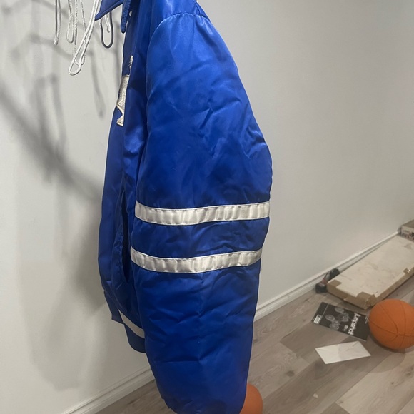 Vintage (~1980) Toronto Maple leafs Bomber Jacket - Picture 5 of 13